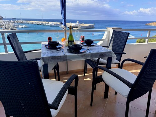 Superb Front Line Apartment  with fantastic sea views