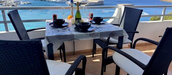 Superb Front Line Apartment  with fantastic sea views