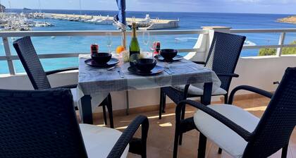 Superb Front Line Apartment with fantastic sea views