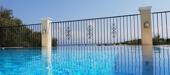 Villa With Private Pool And Beautiful Sea Views - easy walk to centre