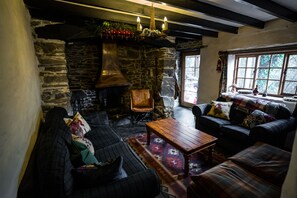 Peis, bøker og stereoanlegg