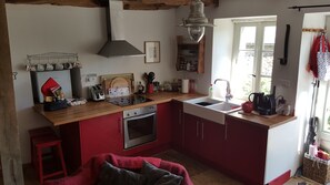 Fridge, oven, stovetop, coffee/tea maker - Peaceful rural retreat  (Saint-Hélen)