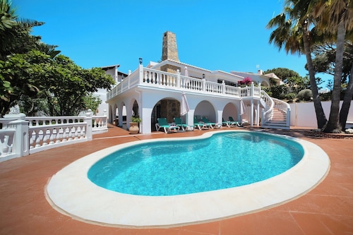 Weekly Special Offer! #luxury 4 bed Detached Villa With Pool & Private Garden
