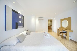 4 bedrooms, in-room safe, WiFi, bed sheets