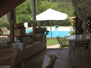 Pool - Villa with swimming pool and garden- San Feliciano, Trasimeno lake (San Feliciano)