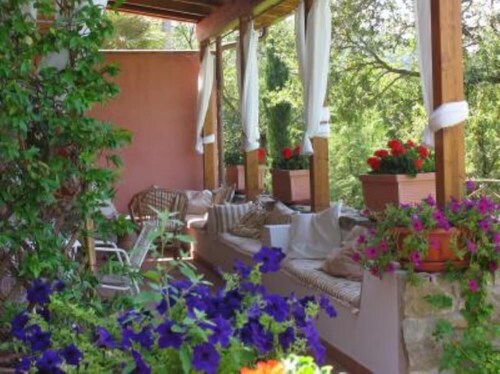 Villa with swimming pool and garden- San Feliciano, Trasimeno lake
