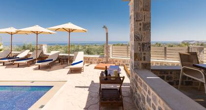 Villa w/ Private Pool, with Amazing Views of the Sea, 7km to beach