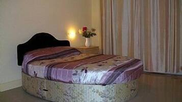 4 chambres, coffres-forts dans les chambres, fer et planche Ă repasser