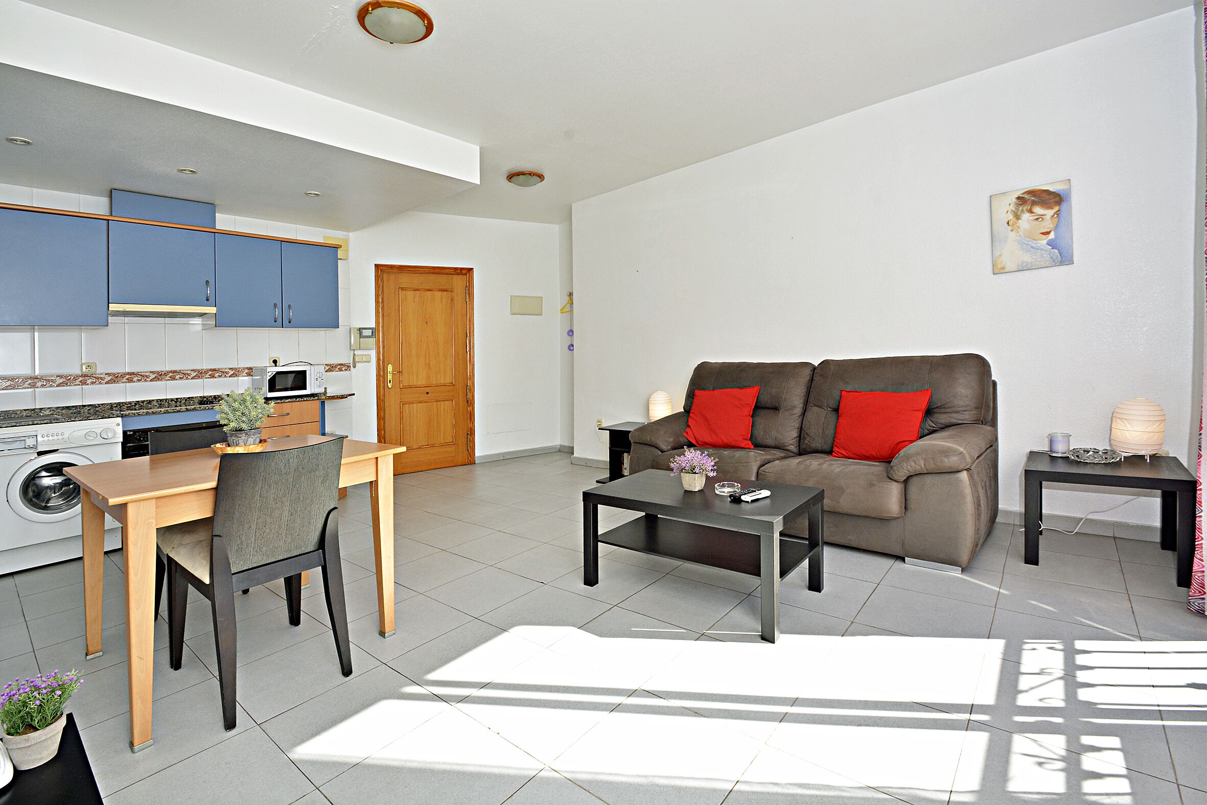 Apartment in the center of Alicante and 150m from the promenade