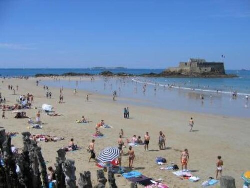 Saint Malo Intra - Muros. Lumineux..Ascenseur. Kauppoja ja 150 metrin päässä rannasta.
