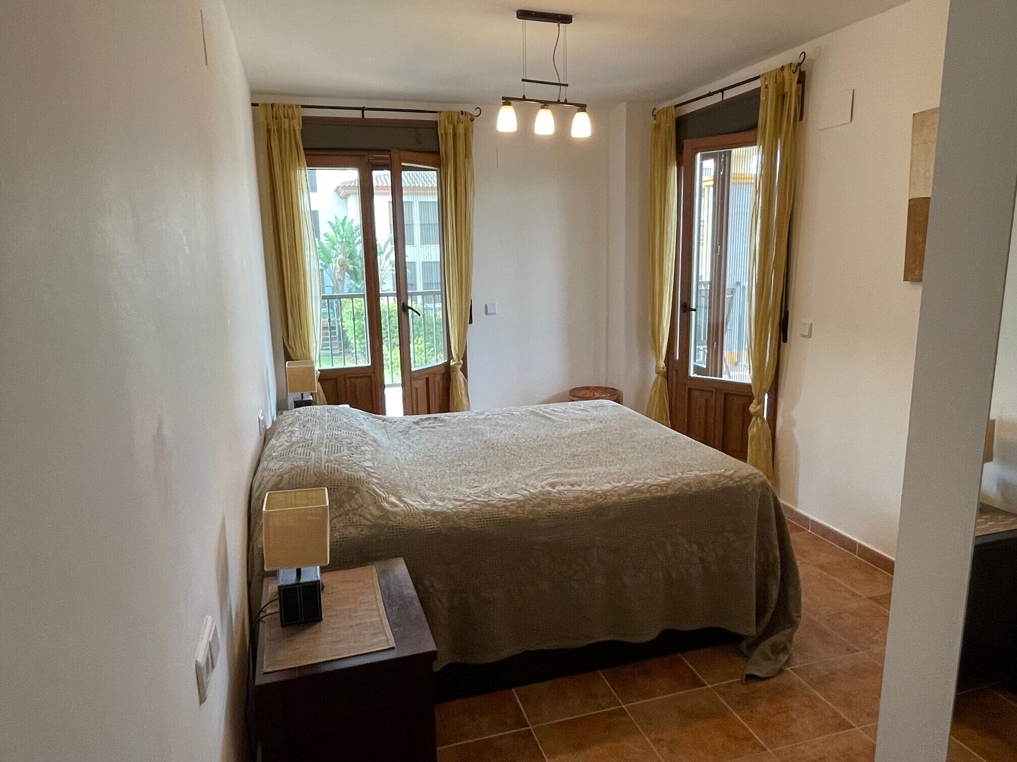 2 habitaciones, tabla de planchar con plancha y wifi gratis 