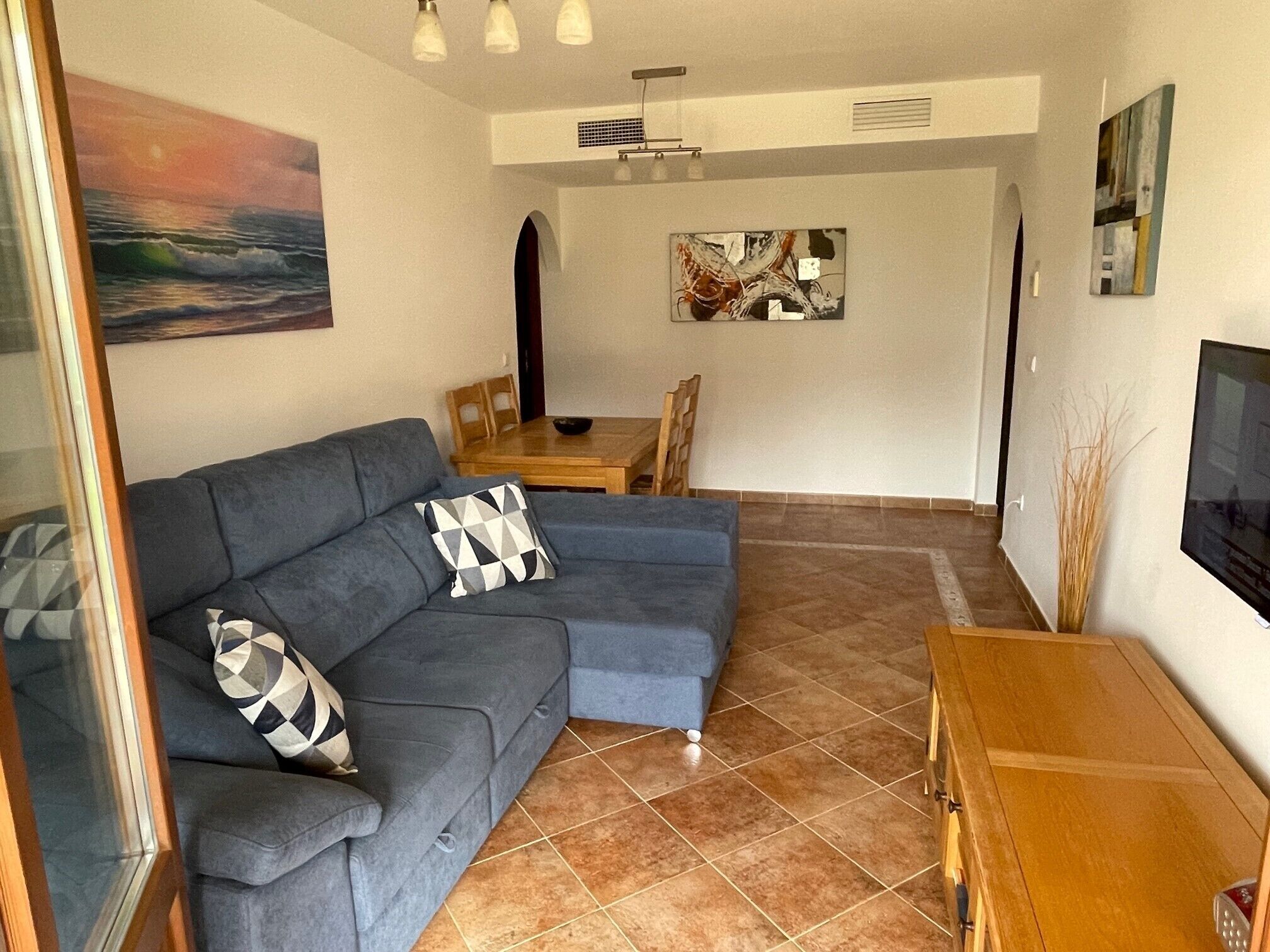 Smart TV, reproductor de DVD, libros y estéreo 