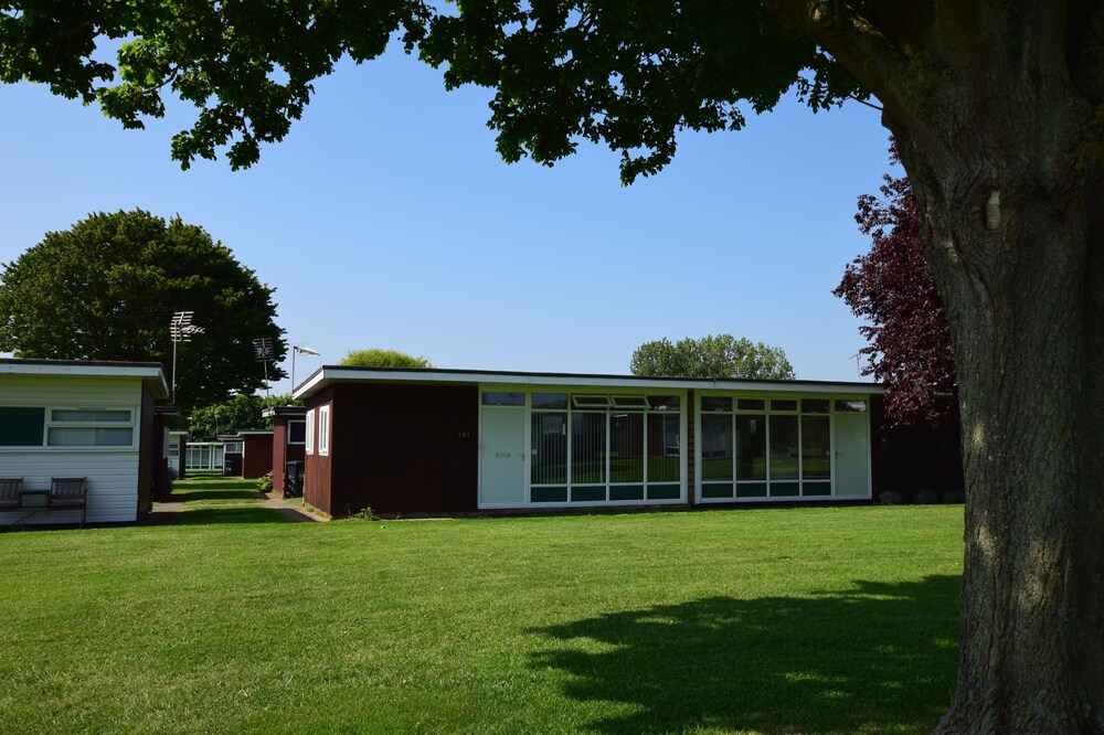 Delightful chalet based on broadside chalet park, Norfolk,near the broads & sea