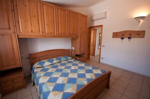 2 bedrooms, in-room safe, iron/ironing board, free WiFi