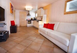 Smart TV y chimenea 
