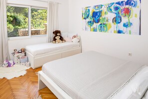 3 bedrooms, iron/ironing board, travel crib, free WiFi