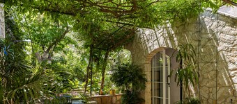 Lovely Cottage with Garden and Swimming Pool