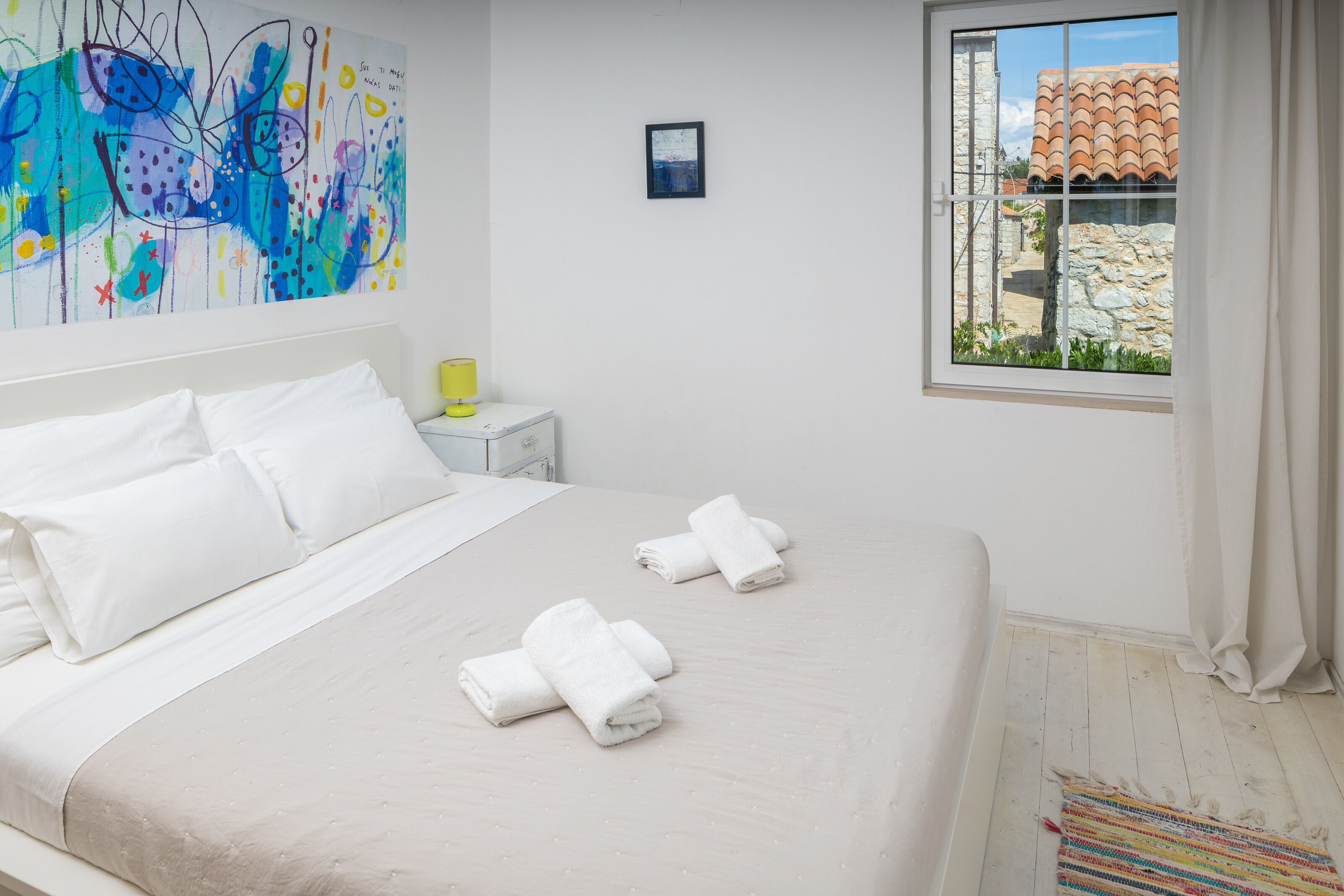 3 slaapkamers, een strijkplank/strijkijzer, reisbedje, gratis wifi