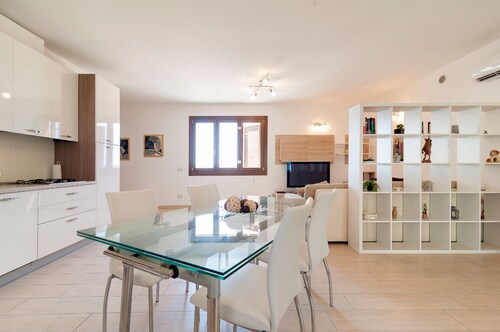 Helles Penthouse mit großer möblierter Terrasse 