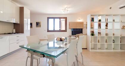 Helles Penthouse mit großer möblierter Terrasse