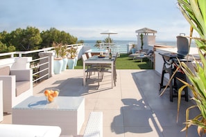 Outdoor dining - LUXURIOUS PENTHOUSE ON THE BEACH (MODERN DESIGN) (Alcúdia)