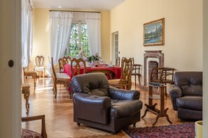 Dining - Luxury Hilltop Villa - 30.000 sqm Secular Park - Large Swimming Pool (Canelli)