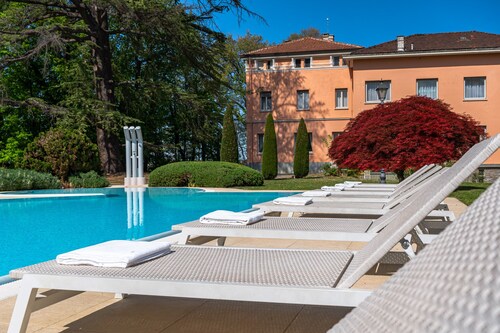 Luxury Hilltop Villa - 30.000 sqm Secular Park - Large Swimming Pool 