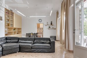 Fernseher, Tischtennisplatte