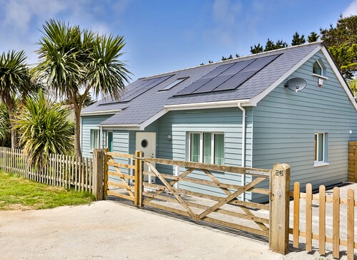 Endless Summer, perfect location next to Croyde beach. 4 bdrms, sleeps 10pp.