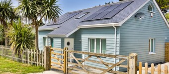 Endless Summer, perfect location next to Croyde beach. 4 bdrms, sleeps 10pp.