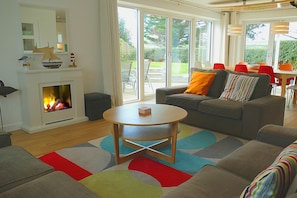 Smart TV, fireplace, video games, DVD player