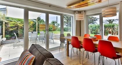 Endless Summer, perfect location next to Croyde beach. 4 bdrms, sleeps 10pp.