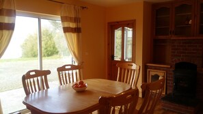 Dining - The Waterfront - spacious, modern property with stunning views. (Cahersiveen)