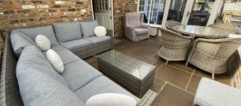 Large open plan cottage in conservation village just outside York. 3 night deals