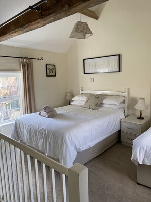 6 bedrooms, iron/ironing board, WiFi, bed sheets