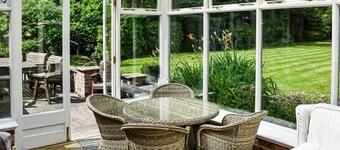 Large open plan cottage in conservation village just outside York. 3 night deals