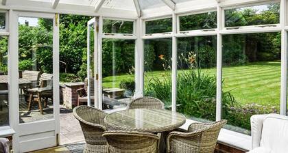 Suuri avoin mökki säilyttämistä kylässä aivan York