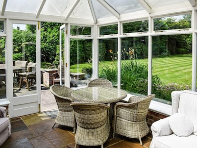 Large open plan cottage in conservation village just outside York. 3 night deals