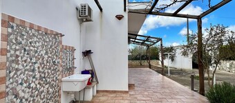 SALENTO - KOMFORTABELL OCH RYMD VILLA 3 sovrum, 2 badrum, privat trädgård