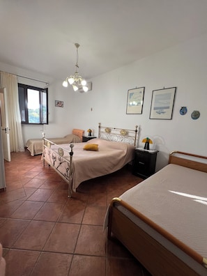 5 bedrooms, desk, iron/ironing board, travel cot