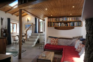 Smart-TV, Kamin, DVD-Player, Tischtennisplatte