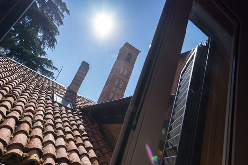 Bologna: historic center apartment