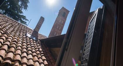 Bologna: historic center apartment