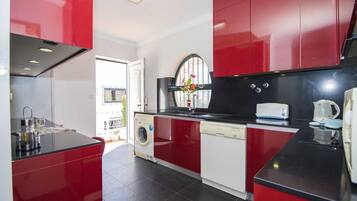 Réfrigérateur, micro-ondes, four, lave-vaisselle