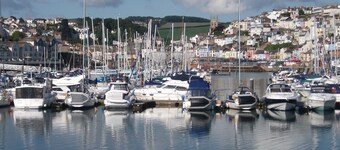 Upper Cottage Brixham, Close to Harbour and Shops,wi fi and free parking space