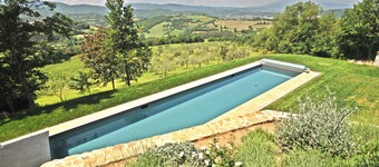 Lovely Villa on Tuscan/Umbria border; Private 18m pool; Glorious Views.