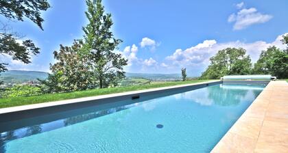 Lovely Villa on Tuscan/Umbria border; Private 18m pool; Glorious Views.