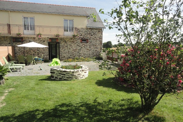 Location de vacances et terrain de jeux privé de 300 m2.