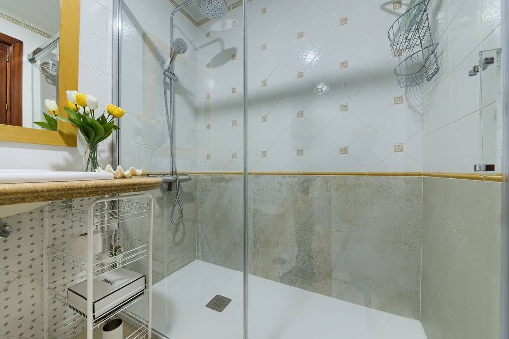 Elegant Apartament by the Sea !!