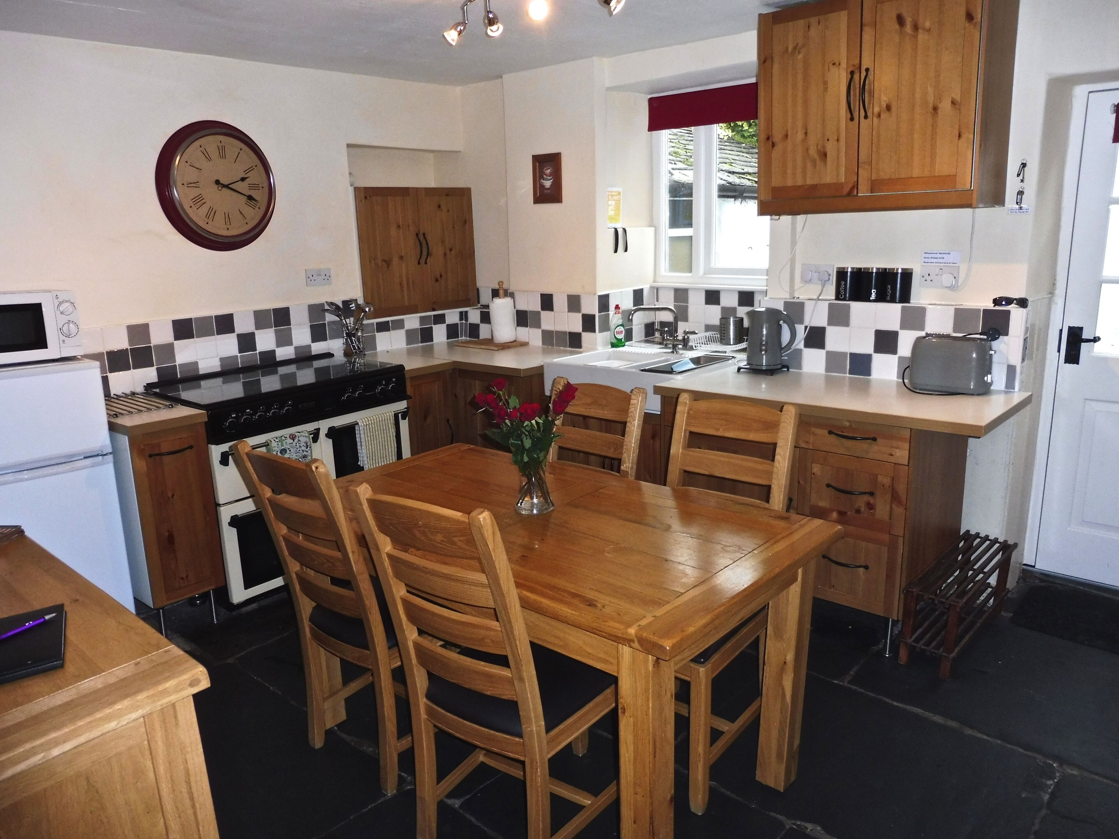 雪櫃、微波爐、焗爐、爐具